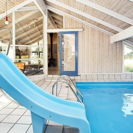 8 Person In L S Holiday home